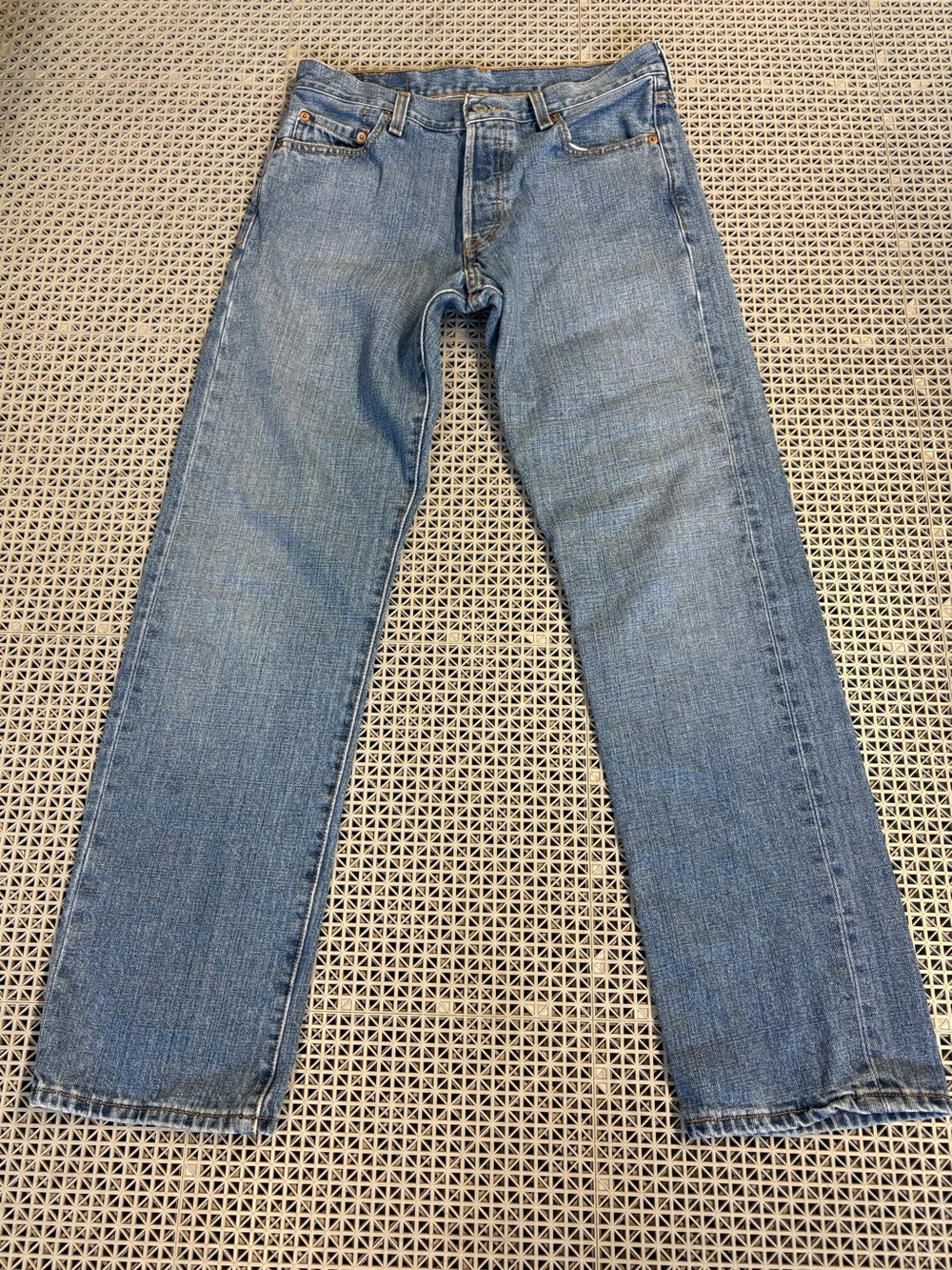 Vintage Y2K Levi's 501 Medium Wash Button-Fly Blue Jeans